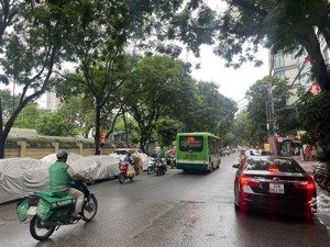 bán nhà gần phố minh khai, lô góc 3 mặt thoáng 11p khép kín, dt 800 triệu/năm, không có căn thứ 2