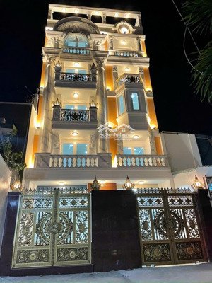 tòa khách sạn siêu vị trí ngay sân bay - bạch đằng- hầm 6 tầng - hdt 140 triệu - giá 35 tỷ