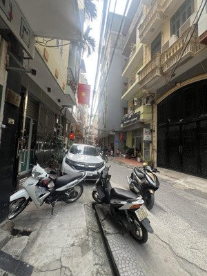 phân lô ô tô tránh, vào nhà, vỉa hè 2 bên, kd sầm uất, pháo đài láng, 40m* 6t* giá chào 16 tỷ,ở vip