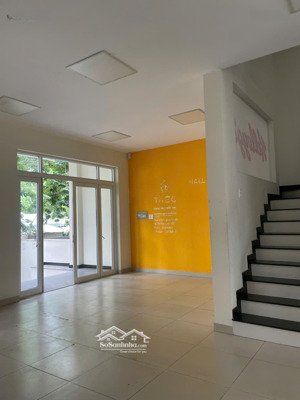 cho thuê nhà nguyên căn q7 dt: 7.6x20.m2 có thang máy nhà tkvp cao cấp giá: 50tr/th lh: 