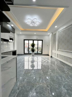 chính chủ bán nhà ngõ 229 nguyễn văn linh, phúc đồng, long biên, 42m x 5 tầng giá 6,6 tỷ.