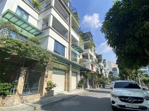 mới ra: căn nv mặt vườn hoa romantic giá chỉ 49,5 tỷ. nhà hoàn thiện full nội thất cao cấp. ctl