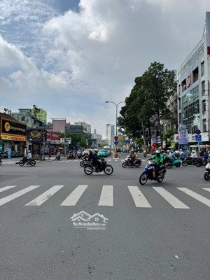 50 tỷ có ngay khuôn đất vip (8,5x30m) mặt tiền ung văn khiêm phường 25 giáp quận 1