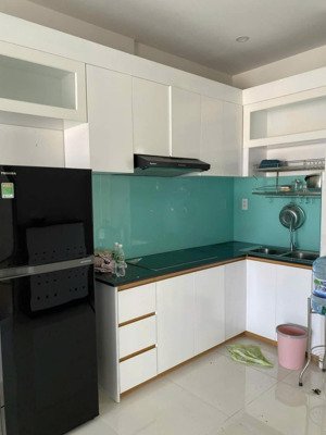 chính chủ cho thuê căn hộ full nội thất 2pn-2wc nhận nhà vào ở ngay, view đẹp mát tầng cao, sạch sẽ