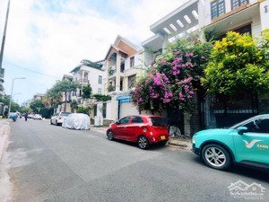 xuất ngoại nên chủ bán gấp nhà ngay chợ bà chiểu - đường 8m - dt 6.5x27m - 2 tầng - khu vực xây cao