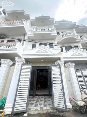 Nhà mới xây 2 lầu 1 trệt 3.3 tỷ/65 m2, đường ô tô