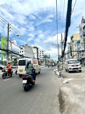 Bán nhà quận 10, gần Metro Cách Mạng Tháng 8, 2 Tầng, 65m2, lô góc, sổ nở hậu, 7.65 Tỷ