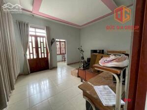 Bán nhà 1 trệt 1 lầu ngay CX Công An đường Nguyễn Ái Quốc vào 300m giá 5,25 tỷ