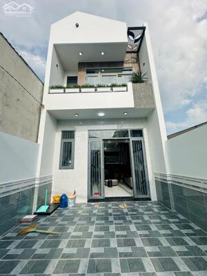 Bán nhà giáp hóc môn, shr đã hoang công gần chợ Mỹ Hạnh