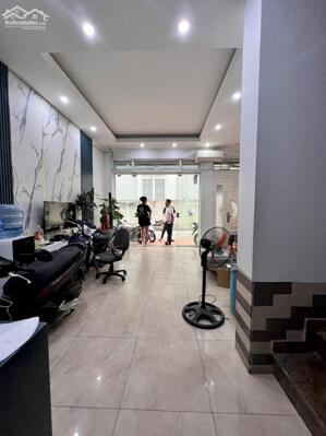 ĐẦU TƯ - nhà phân lô phố Mạc Thái Tổ, ô tô đỗ cửa, 40m2, mặt tiền 5m, giá 18.9 tỷ. LH 0931 568 166