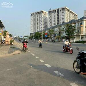 Nền góc 3 mặt tiền đường rộng rãi kinh doanh tốt-cách sân bay Long Thành 5km-sổ sẵn cầm tay-mua ngay giá chỉ 10tr/m2