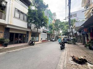 Cần bán 58,8m2 nhà 4 tầng dân xây, khu tập thể 918, Phường Long Biên. An ninh tốt, dân trí cao, tiện ích nhiều