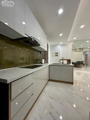 Bán gấp căn hộ Phú Mỹ Hưng - Midtown - 90m2 - 8,6 tỷ, view đông nam
