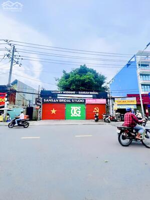 [ Bình Thạnh ] Cho Thuê Nhà Mặt Tiền: 179-181-183 Nguyễn Xí - 14x72m, 2 tầng