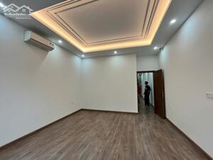 Cho thuê văn phòng tại Vũ Trọng Khánh Hà Đông, mới đẹp ô tô đỗ cửa