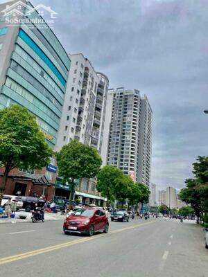 Bán đất tại phố Duy Tân Cầu Giấy 165m2*8.7m, ô tô tránh, vỉa hè. Hiếm có còn sót lại.