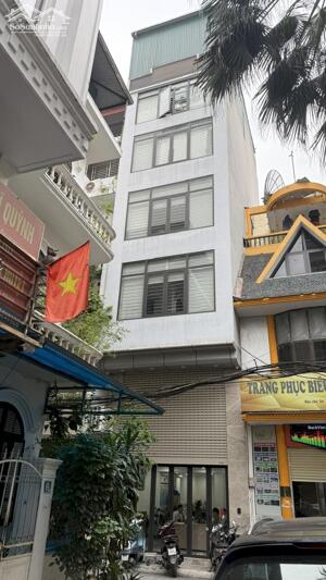 Phân lô Hoàng Ngân - Đỗ Quang - 7 tầng thang máy - chỉ 31.5 tỷ có TL. -Diện tích: 60m2 x mặt tiền 4.5m. -Chỉ 31.5 tỷ có thương lượng.