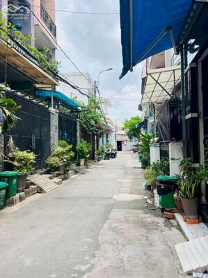 Ngang 3 tỷ - Bán nhà đẹp 2 tầng - DTSD 72m2 - Hẻm xe hơi - Ngay Lê Văn Quới - Giáp Tân Phú