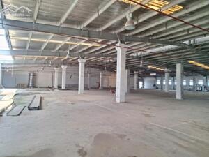 Cho thuê 2700m2 ở Nguyễn Văn Linh. Thuê mọi mô hình. Trần 6m