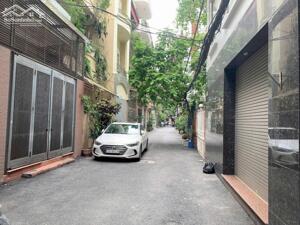 Bán nhà Hoàng Cầu, 50m2*2T, ngõ thông ô tô, kinh doanh, 100m ra Quận ủy, 150m ra hồ, 15 tỷ