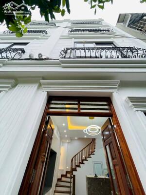 Bán nhà dt rộng nhất Biên Giang 39m2. 4 tầng. Chỉ 3.95 tỷ. Cách 20m ra đường ô tô tránh. 0966929600