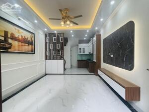 Siêu Hiếm! Nhà Xây Mới Cực Đẹp 35m2x5T Vuông Vắn. Ngõ Rộng, Thoáng, Sáng, Trung Tâm Phố Trung Kính, Yên Hòa.