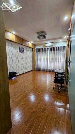Bán nhà Trần Quốc Hoàn, Cầu Giấy, lô góc, ô tô tránh, 42m2, 6 tầng, chỉ 21.5 tỷ