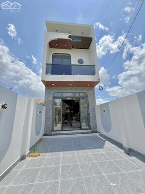 BÁN GẤP CĂN NHÀ LẦU GIÁ TỐT VỊ TRÍ KẾ BÊN CÔNG AN PHƯỜNG TÂN TRIỀU