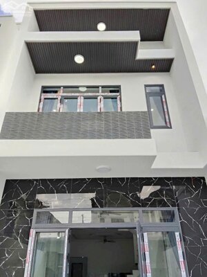 Bán nhà mới xây ngay chợ tạm Tân Hiệp Tân Uyên Bình Dương