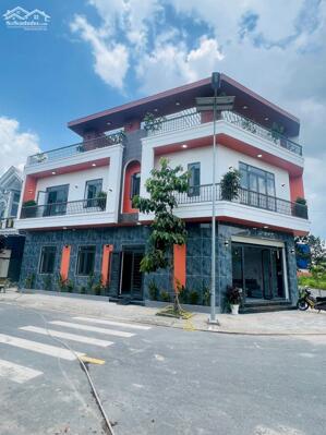 NHÀ GÓC 2 MẶT TIỀN VIEW CÔNG VIÊN