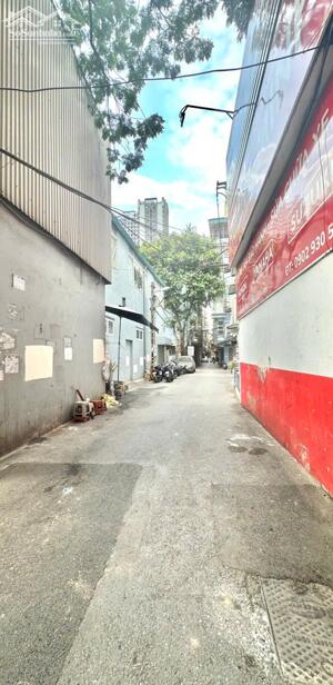 DÂN XÂY XUÂN THỦY – LÔ GÓC THOÁNG SÁNG – NHÀ MỚI ĐẸP, TẶNG FULL NỘI THẤT -- NGÕ BA GÁC