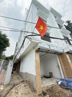 BÁN GẤP NHÀ LIÊN MẠC-MỚI KÍNH KONG-5 TẦNG THANG MÁY- Ô TÔ ĐỖ CỔNG NHÀ XÂY MỚI TINH, THANG MÁY, Ô TÔ ĐỖ CỔNG-32m GIÁ 5.8 TỶ CÓ TL