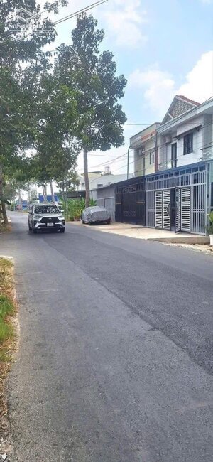 Bán nhà MẶT TIỀN lộ nhựa, thích hợp gia đìnhVừa ở, vừa KDoanh, buôn bán tại nhà