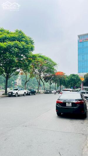 Bán tòa nhà văn phòng mặt phố Nguyễn Khang. DT 72m2 x 7,5T, Mt 5m. Thang Máy. Hai mặt thoáng. Giá 48 tỷ