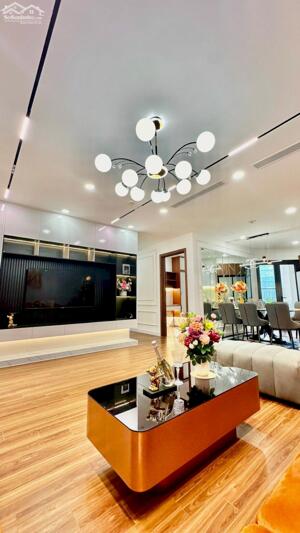 Bán căn hộ chung cư cao cấp Ngoại Giao Đoàn - 3 ngủ thoáng ( DT 102m2) – Giá 8,x tỷ.