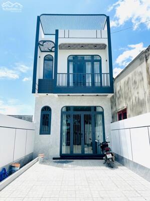 Bán nhà giáp hóc môn, nhà mới xây 3PN, cách nhựa giồng lớn vào 200m