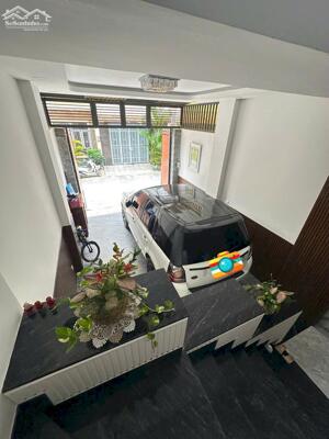 Nhà HXH đường 827 phú hữu DT 52m, 3 tầng khu vip