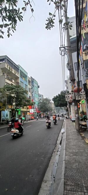 Bán nhà Bà Triệu Phân Lô, 2 mặt thoáng, 50m2, 5 tầng thang máy: 9,8 tỷ