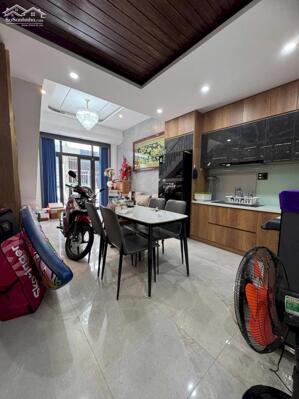 HÓT _ TIỂU LA TRUNG TÂM _ KIÊT OTO _ 3 TẦNG _ GIÁ: 4 TY 7