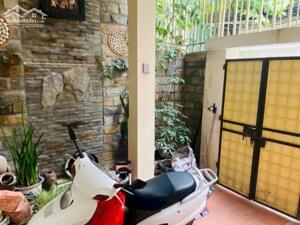 Cho thuê nhà 4 tầng Hào Nam, Đống Đa. Giá: 17tr/ tháng. LH: 0937158386