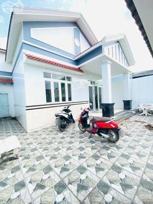 Siêu hot! Biệt thự 1 lầu full nội thất KDC Hồng Loan – Chỉ 14 triệu/tháng