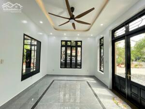 Cho thuê biệt thự Văn Cao, DT: 100m2, 6 p.ngủ khép kín.