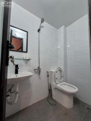 Bán nhà Tô Hiệu 22m 3 tầng đẹp, đầy đủ công năng 1 bước ra đường ô tô chỉ 4.2 tỷ