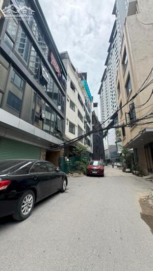 Bán phân lô Hoàng Cầu ngõ thông ô tô tránh, sát Hồ có thang máy, DT 70m2, MT 4.2m, giá 2x tỷ