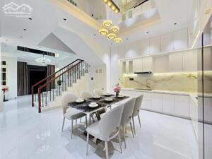 Siêu phẩm nhà 3 tầng , 2 mặt tiền , ngay trung tâm thành phố