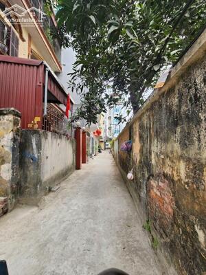 Thanh Trì bán đất tặng nhà mặt ngõ Ô tô con chạy thông 35m2 chưa đến 3 tỷ