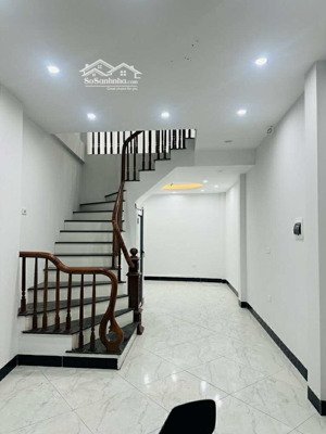 nhà mới sẵn ở ngay - ô tô đỗ gần - vị trí đắc địa - giá chưa tới 5 tỷ