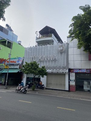 mới ra thị trường-mặt tiền nguyễn hồng đào-8x18m. 3 lầu. 34,5 tỷ