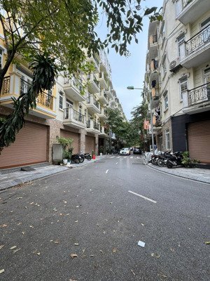 siêu phẩm phân lô 3 làn ô tô ngã tư nguyễn xiển khuất duy tiến 60m2 5.5 tầng mới toanh 22tr/th