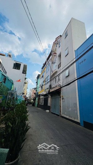 cho thuê nhà 3 phòng ngủ hẻm xe hơi tôn thất thuyết quận 4